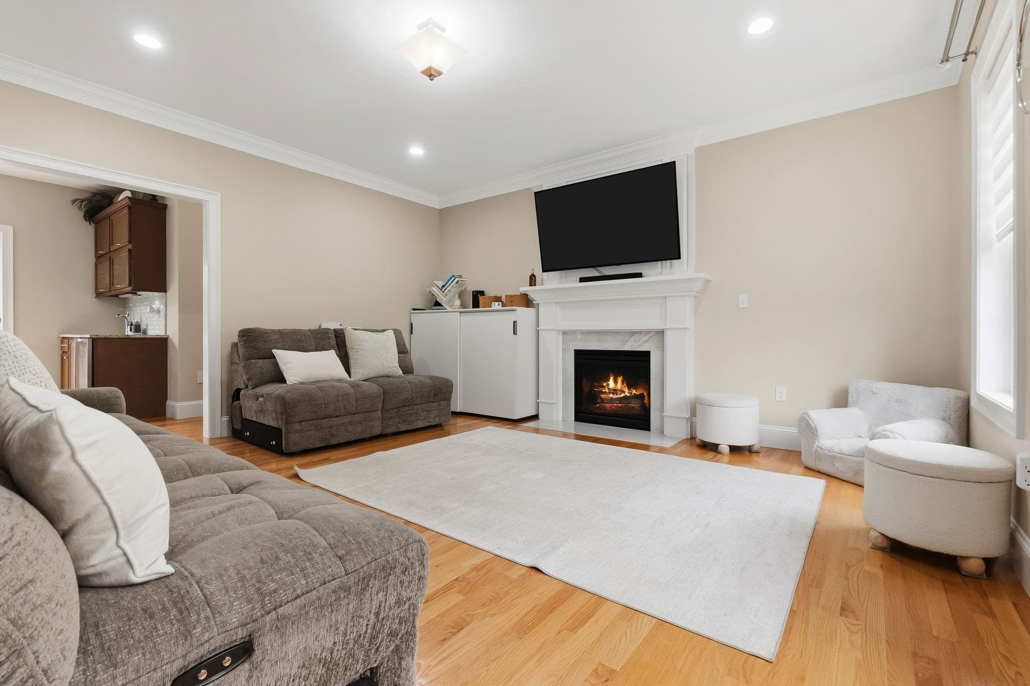 Single Family Residence at 33 Oak Ledge Cir, Rowley MA 01969, Rowley, photo 4 of 7