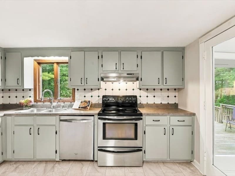 Single Family Residence at 109 Pleasant St, Plympton MA 02367, Plympton, photo 8 of 32