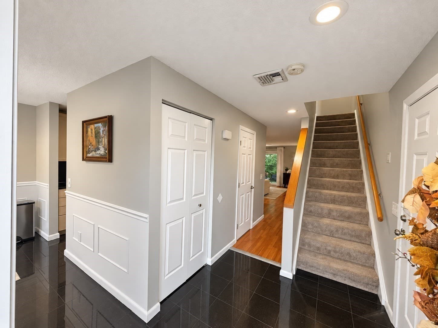 Condominium at 97 Oakwood Lane # 97, Worcester MA 01604, Worcester, photo 2 of 30