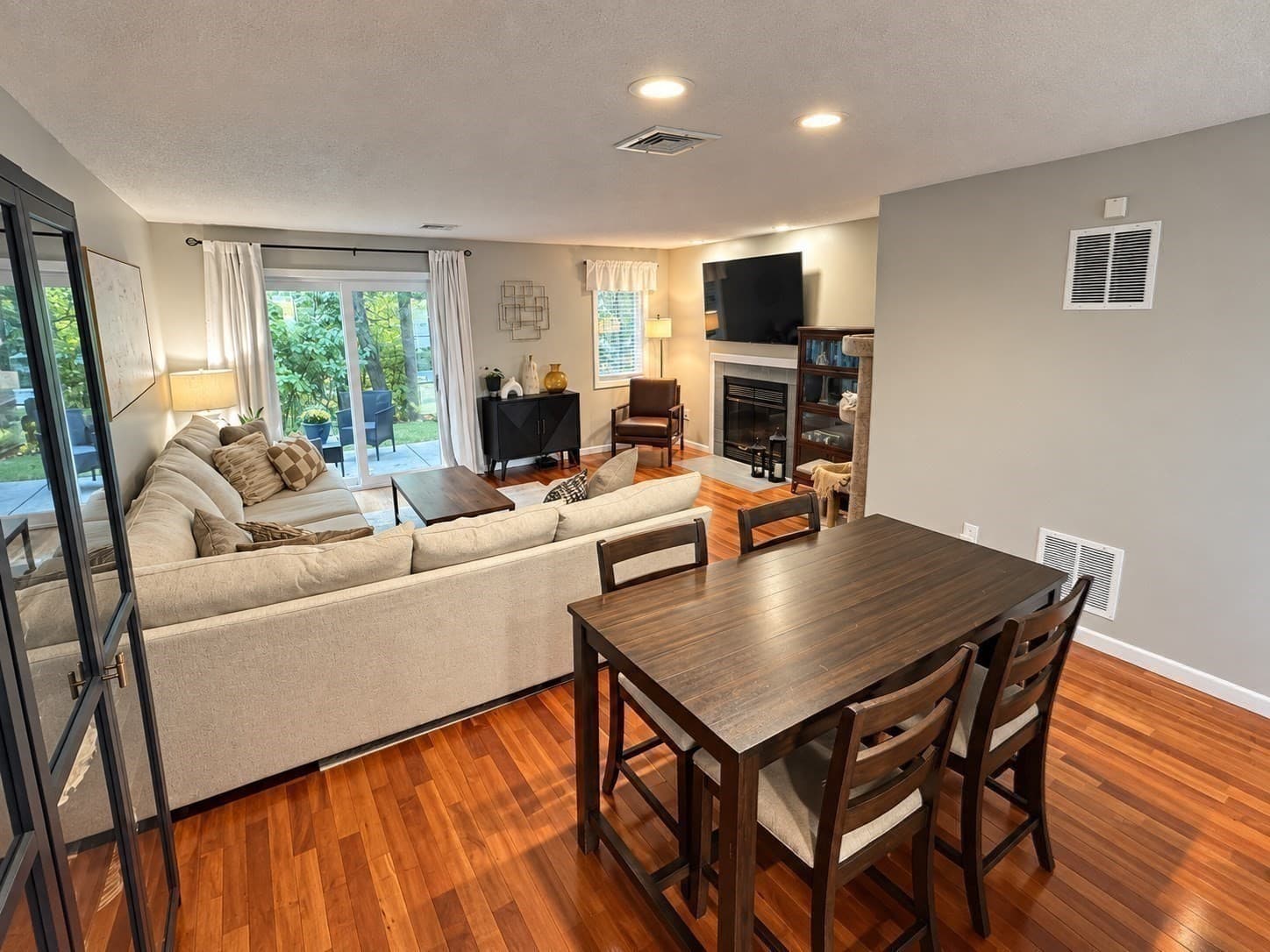 Condominium at 97 Oakwood Lane # 97, Worcester MA 01604, Worcester, photo 7 of 30