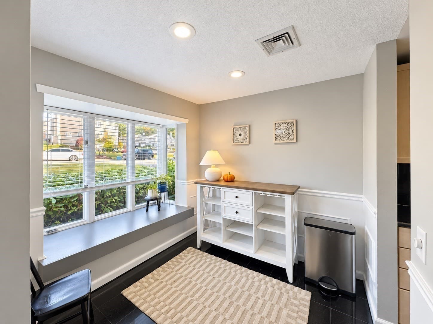 Condominium at 97 Oakwood Lane # 97, Worcester MA 01604, Worcester, photo 3 of 30