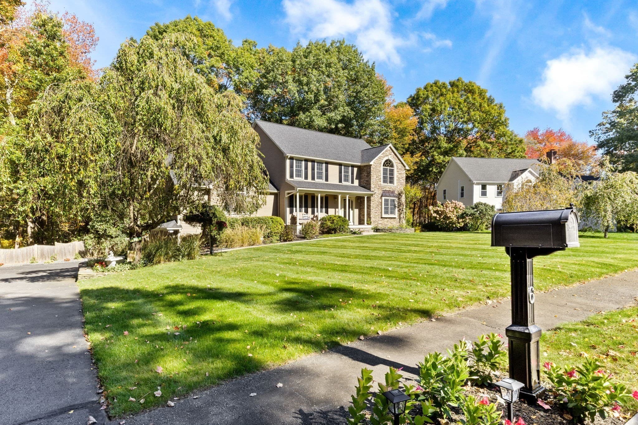 Single Family Residence at 6 Mayhew Farm Dr, Mansfield MA 02048, photo 6 of 42