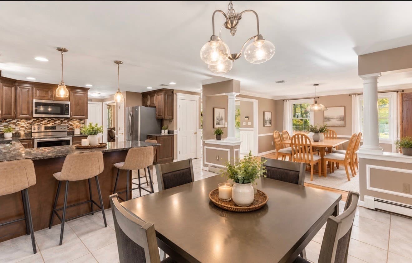 Single Family Residence at 6 Mayhew Farm Dr, Mansfield MA 02048, photo 11 of 42