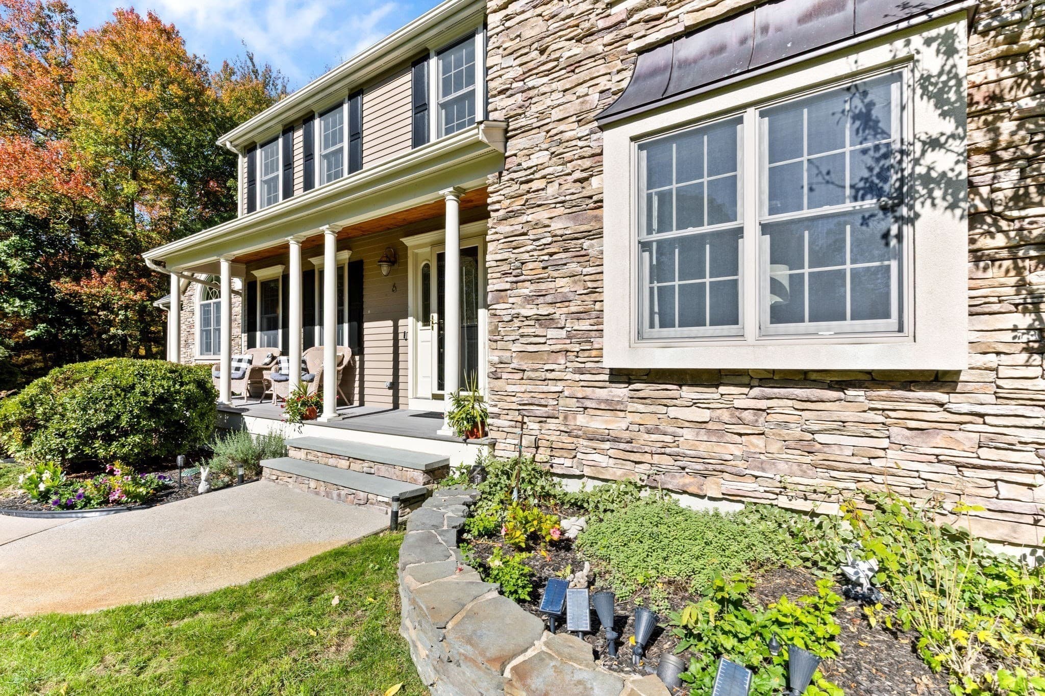 Single Family Residence at 6 Mayhew Farm Dr, Mansfield MA 02048, photo 4 of 42