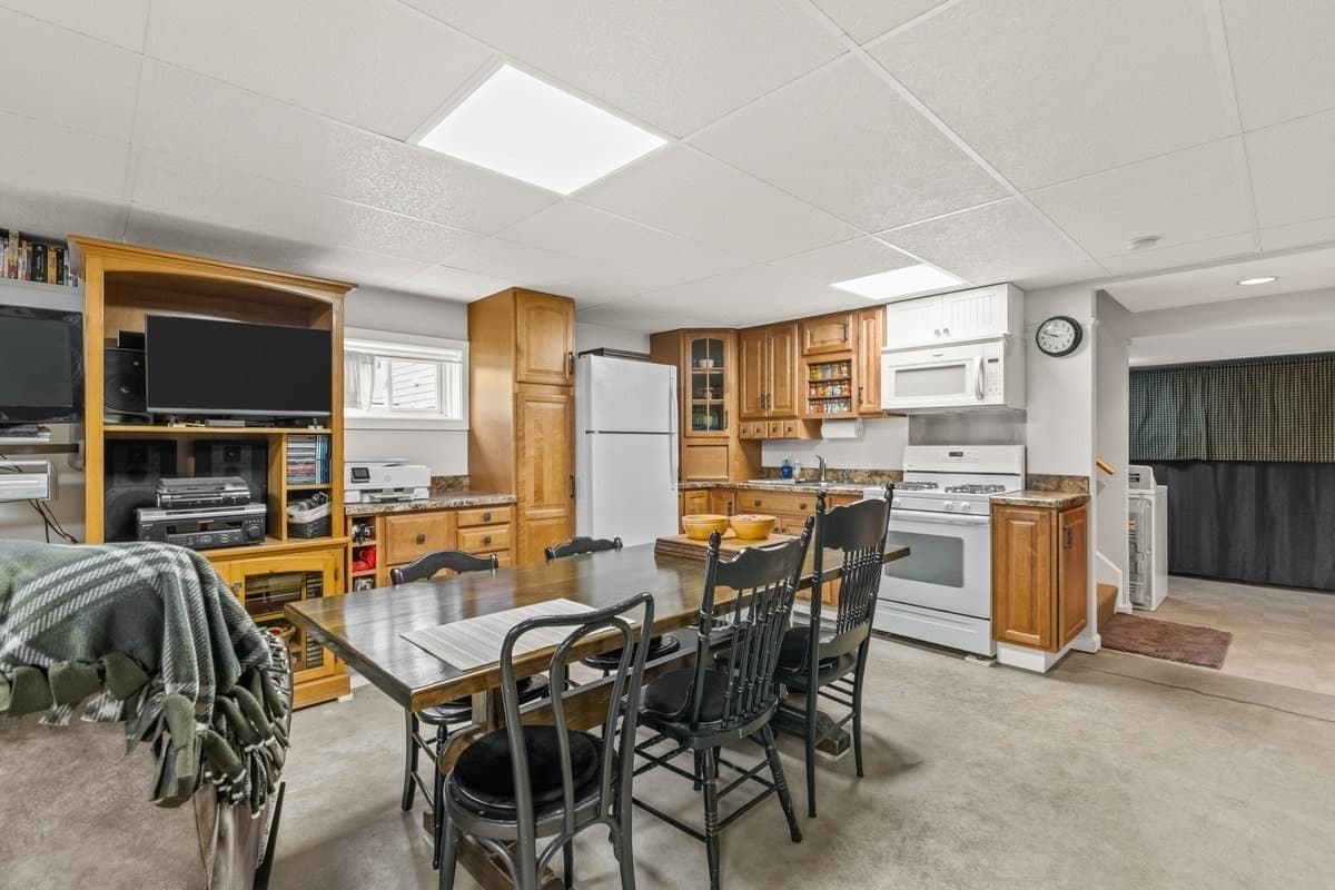 Multi Family at 18 Tyler Ave, Wareham MA 02538, photo 20 of 42