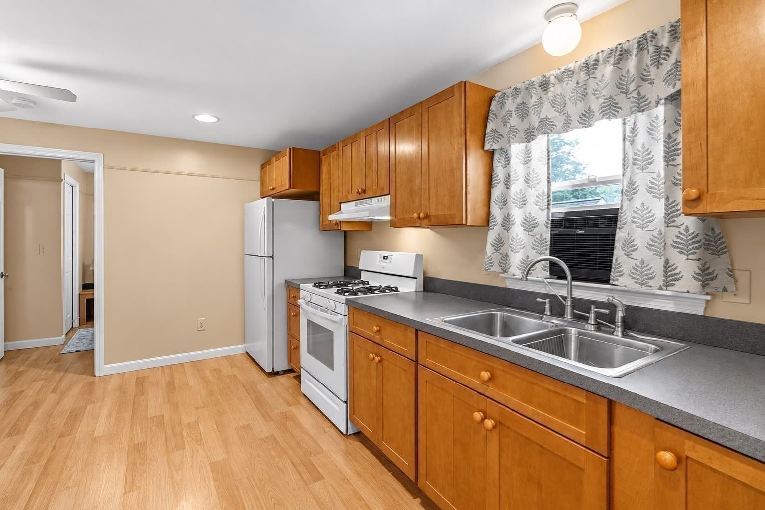 Multi Family at 18 Tyler Ave, Wareham MA 02538, photo 25 of 42