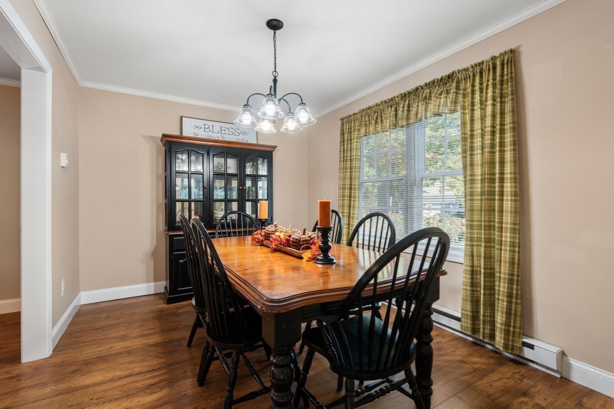 Single Family Residence at 4 Williamsburg Dr, Uxbridge MA 01569, photo 13 of 37