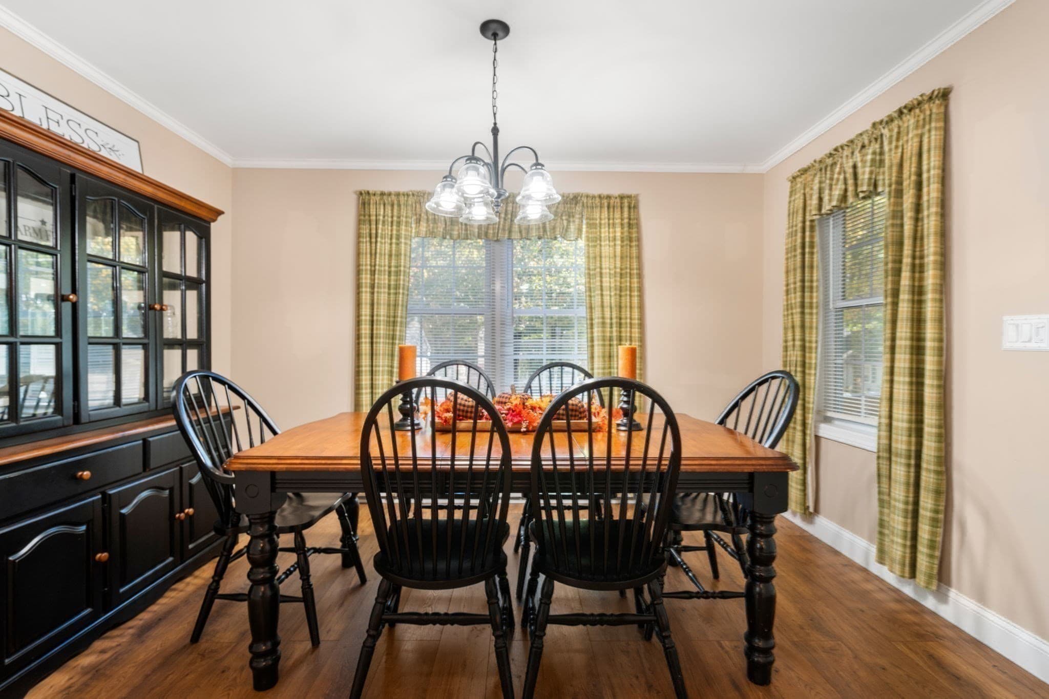 Single Family Residence at 4 Williamsburg Dr, Uxbridge MA 01569, photo 12 of 37