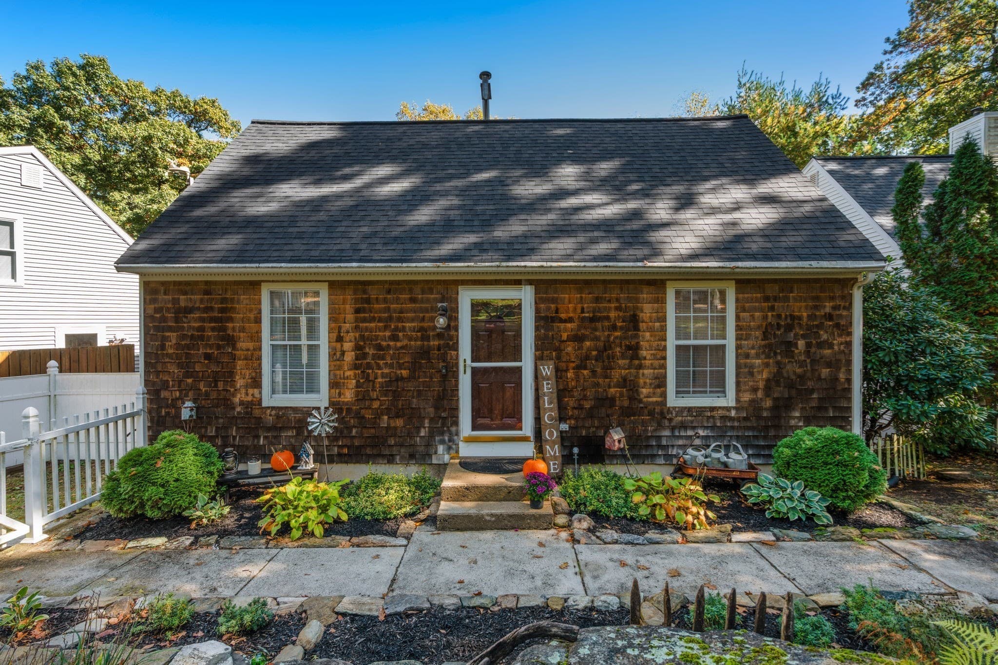 4 Williamsburg Dr, Uxbridge MA 01569