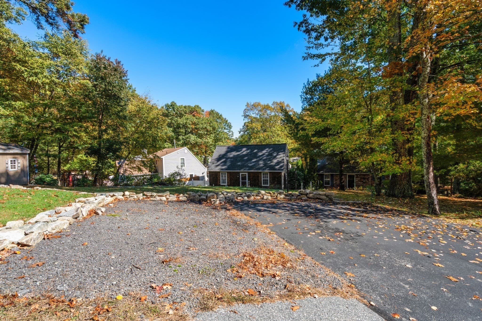 Single Family Residence at 4 Williamsburg Dr, Uxbridge MA 01569, photo 5 of 37