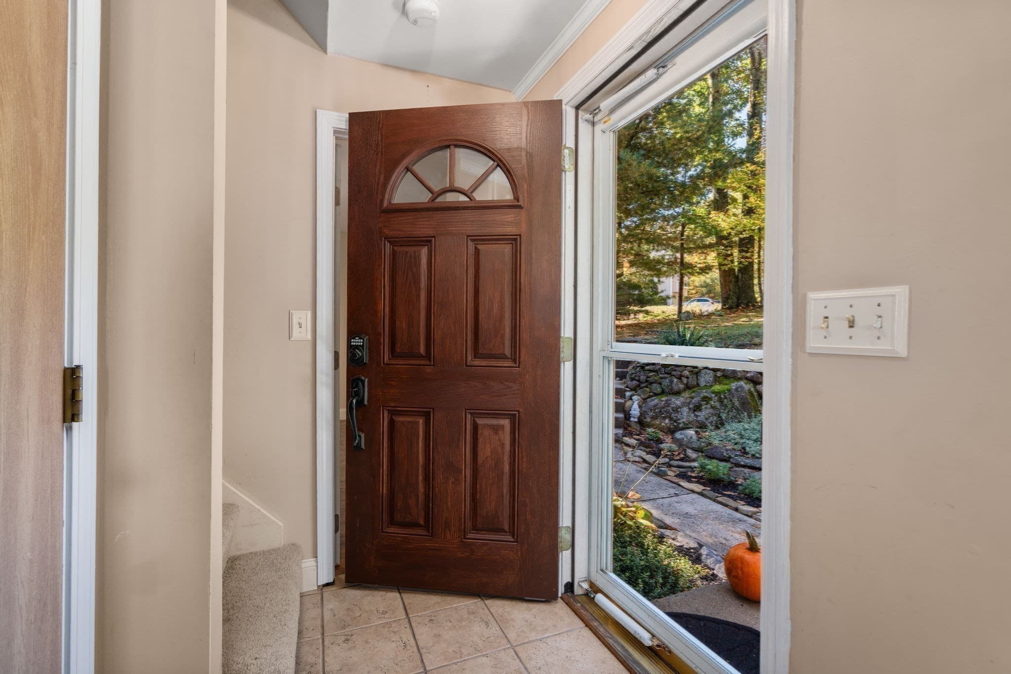 Single Family Residence at 4 Williamsburg Dr, Uxbridge MA 01569, photo 20 of 37