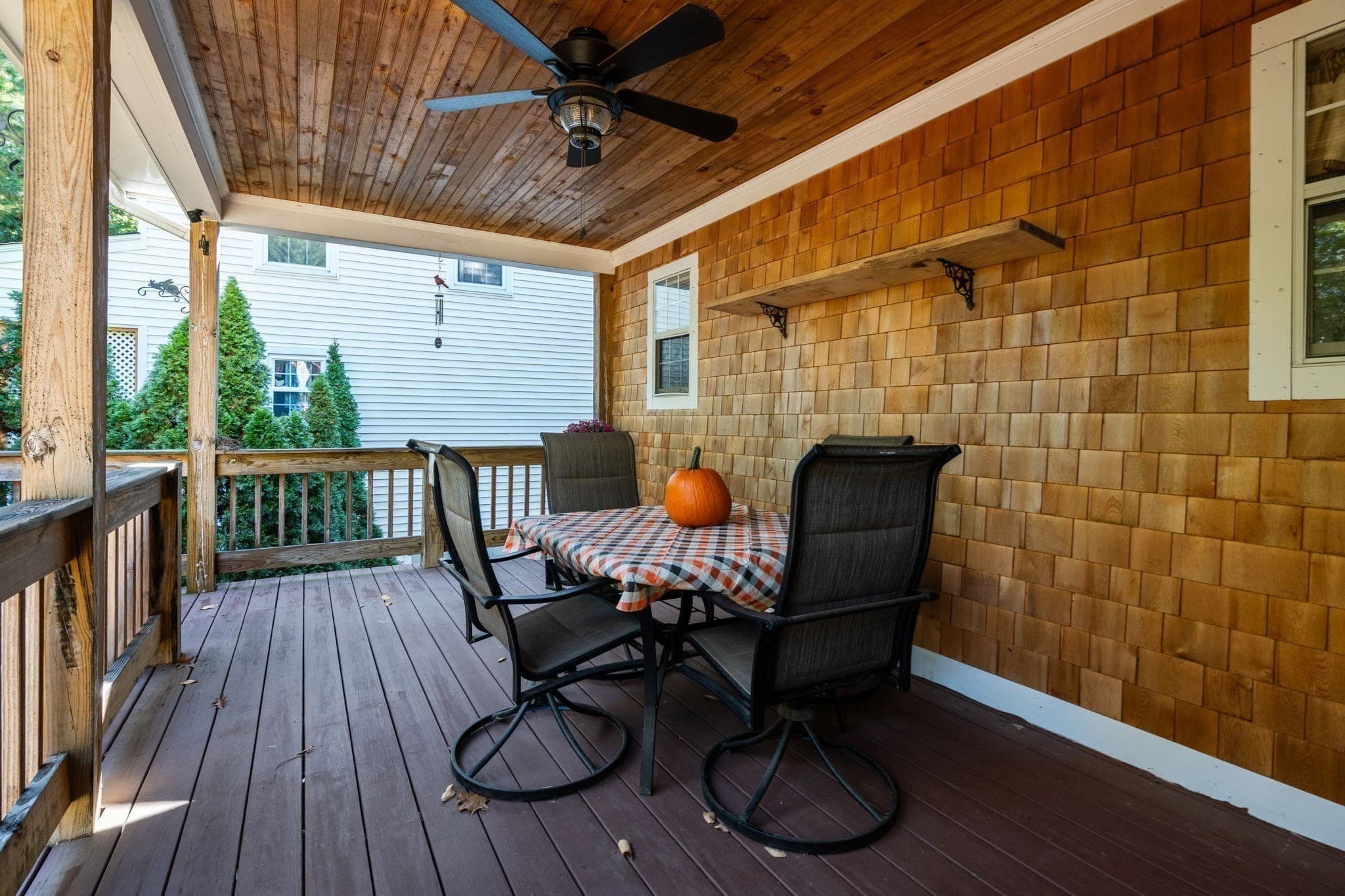 Single Family Residence at 4 Williamsburg Dr, Uxbridge MA 01569, photo 33 of 37