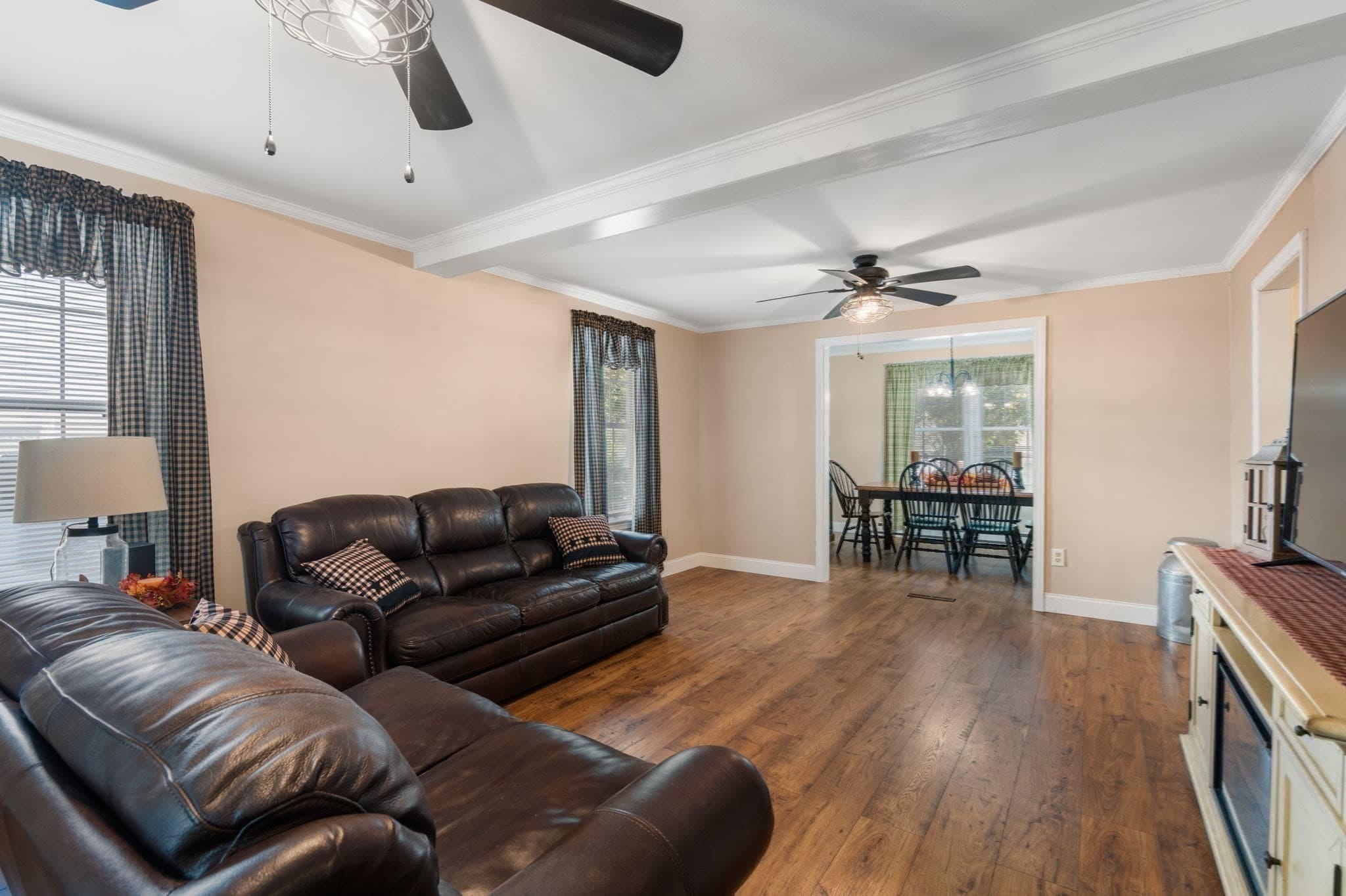 Single Family Residence at 4 Williamsburg Dr, Uxbridge MA 01569, photo 11 of 37