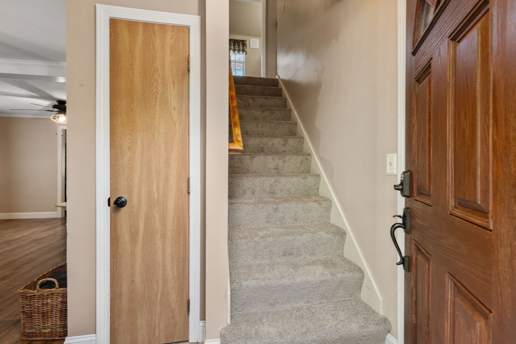 Single Family Residence at 4 Williamsburg Dr, Uxbridge MA 01569, photo 19 of 37