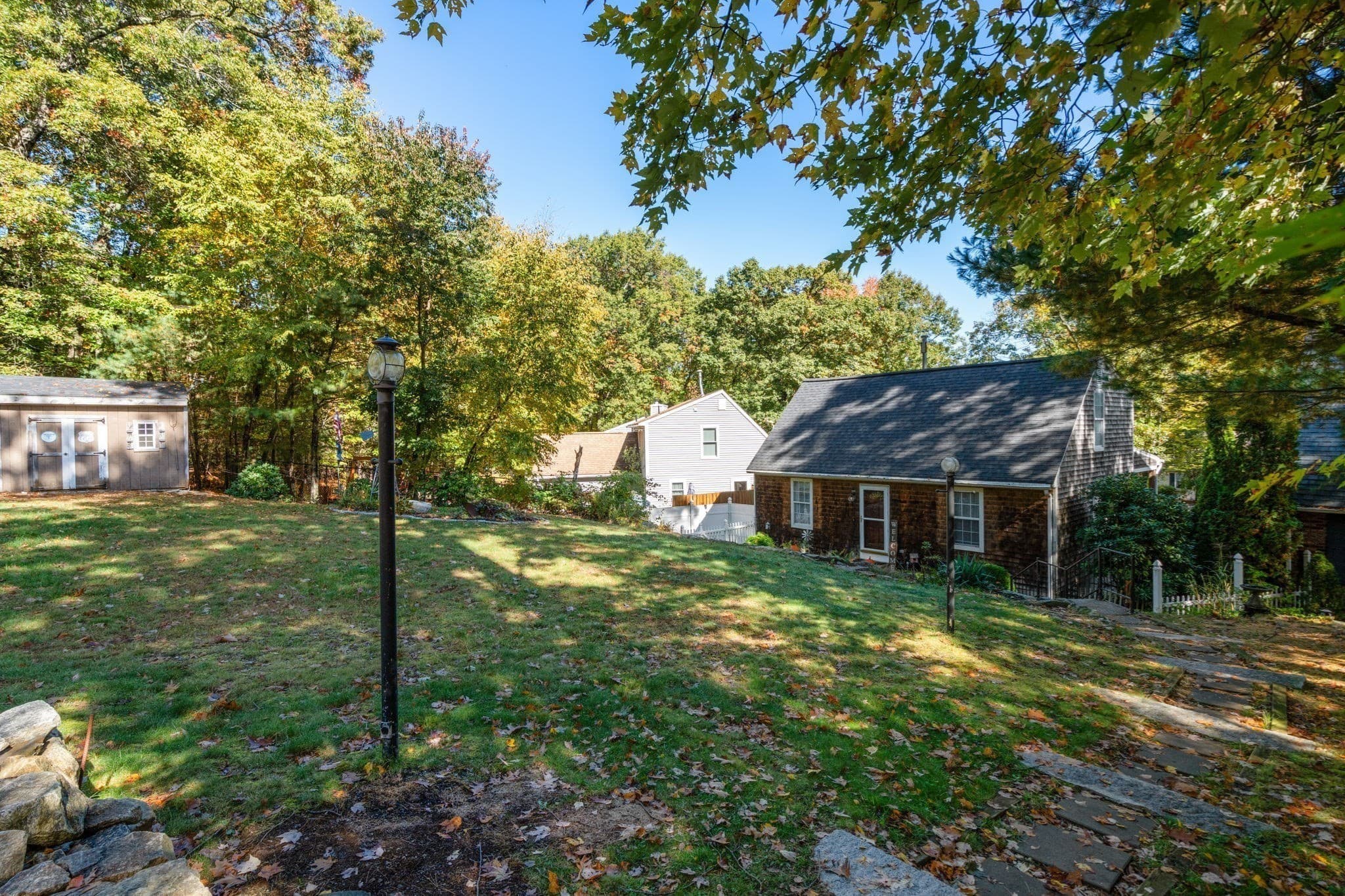 Single Family Residence at 4 Williamsburg Dr, Uxbridge MA 01569, photo 4 of 37