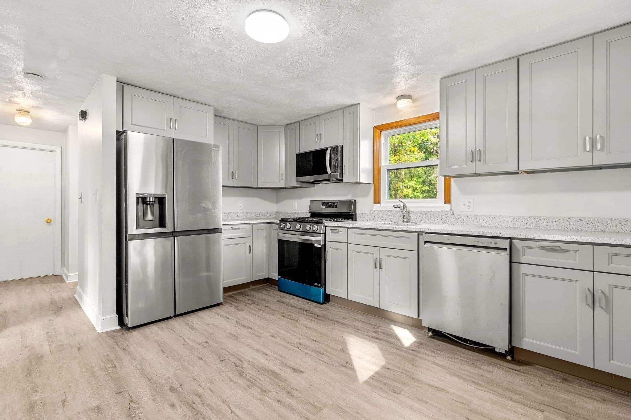 Single Family Residence at 250 Shawsheen, Tewksbury MA 01876, Tewksbury, photo 7 of 41