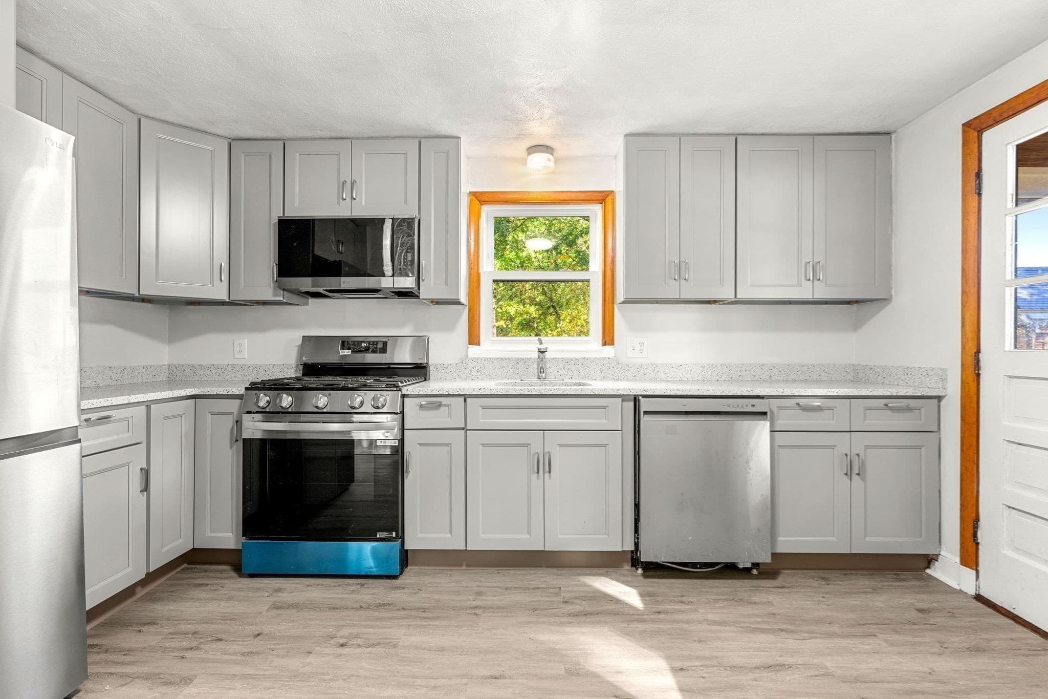 Single Family Residence at 250 Shawsheen, Tewksbury MA 01876, Tewksbury, photo 8 of 41
