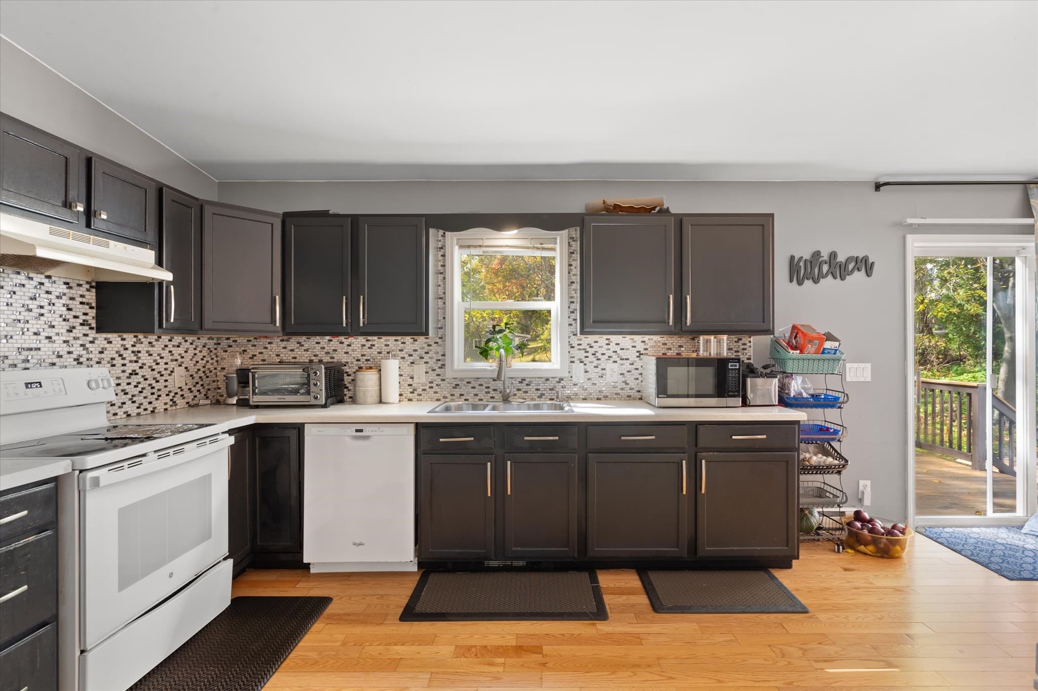 Single Family Residence at 12 Pearl St, Auburn MA 01501, Auburn, photo 7 of 36