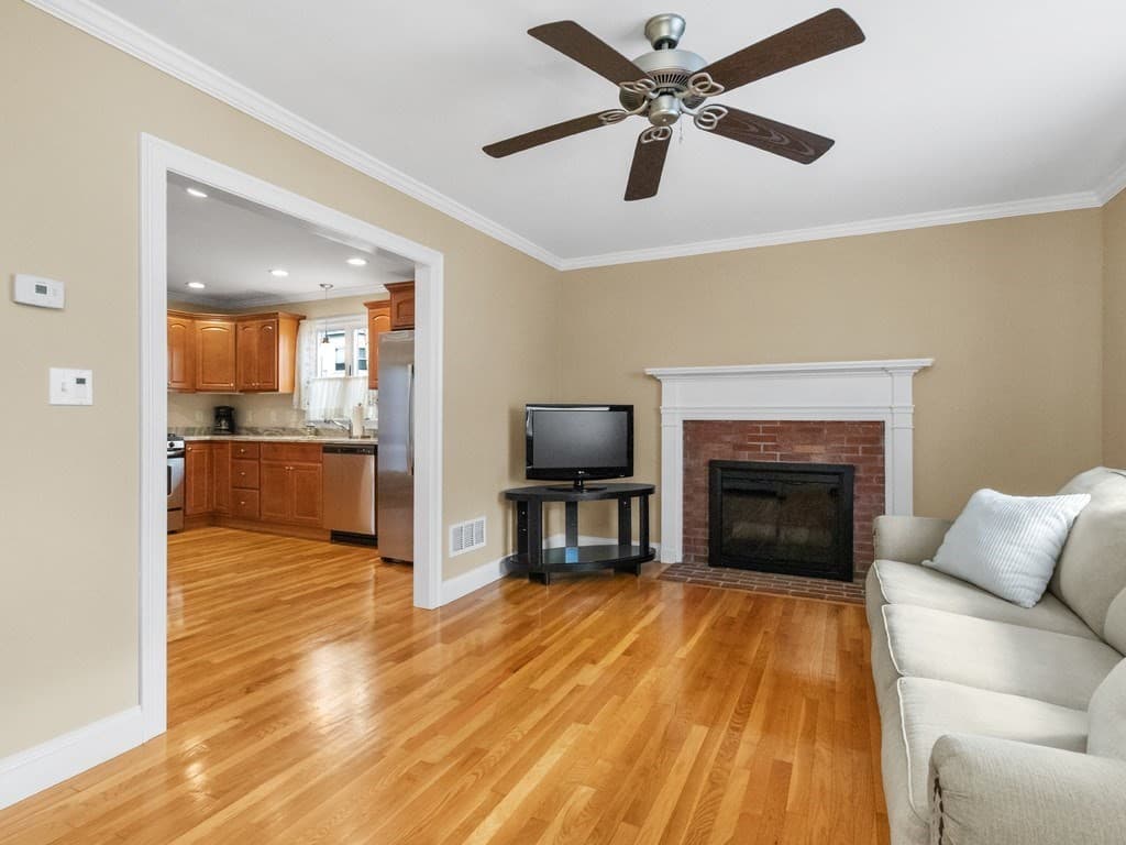 Condominium at 33 Auburn St # 2, Waltham MA 02453, Waltham, photo 5 of 37