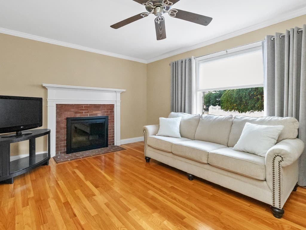 Condominium at 33 Auburn St # 2, Waltham MA 02453, Waltham, photo 4 of 37