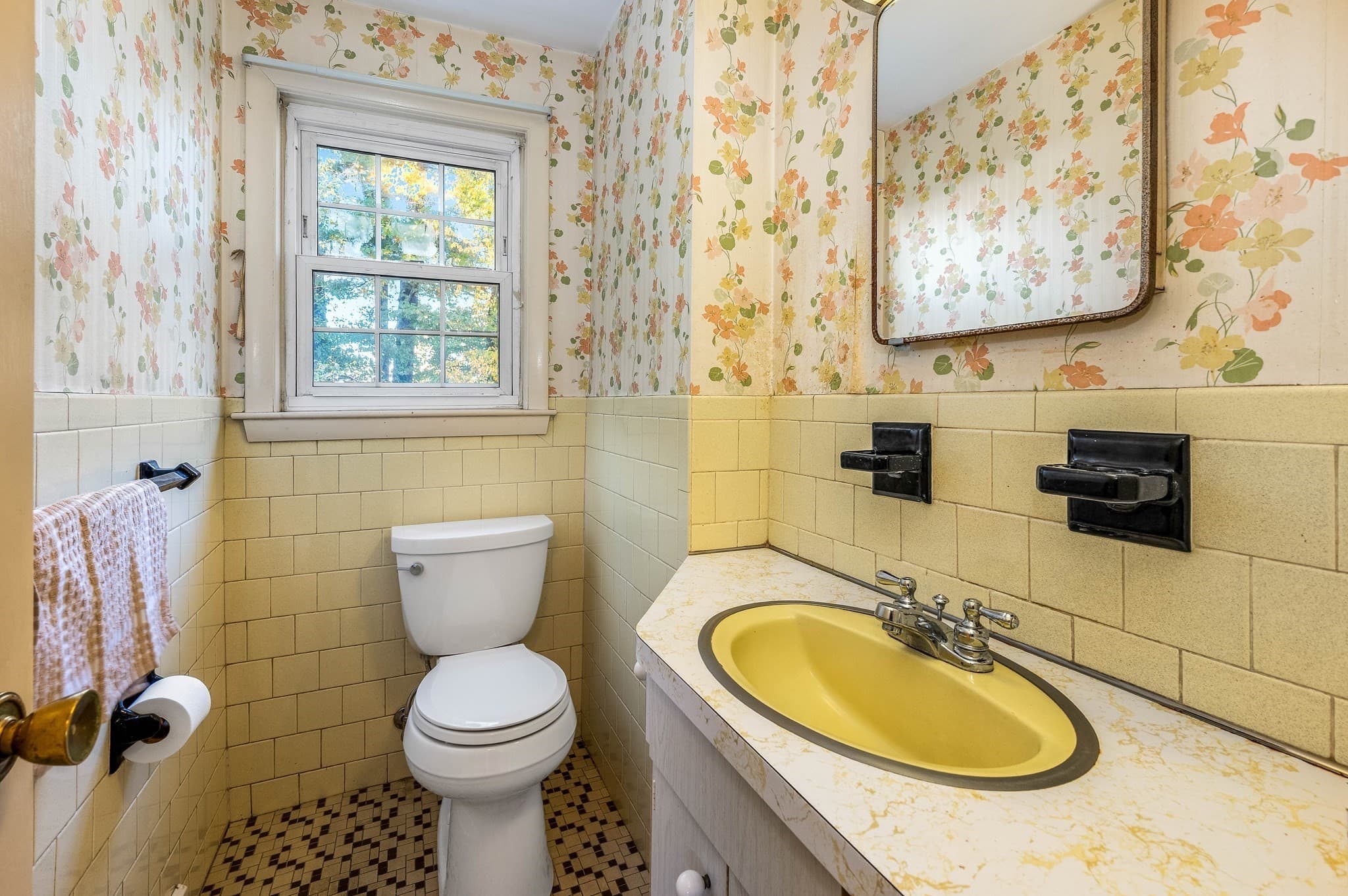 Single Family Residence at 40 Winstead Avenue, Dedham MA 02026, photo 14 of 30