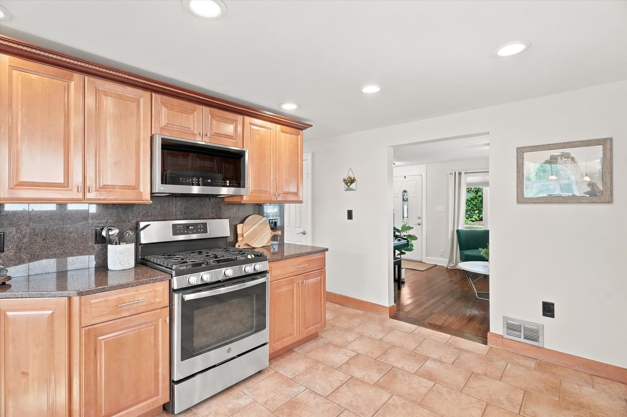 Single Family Residence at 23 Jasper St, Saugus MA 01906, Saugus, photo 7 of 42