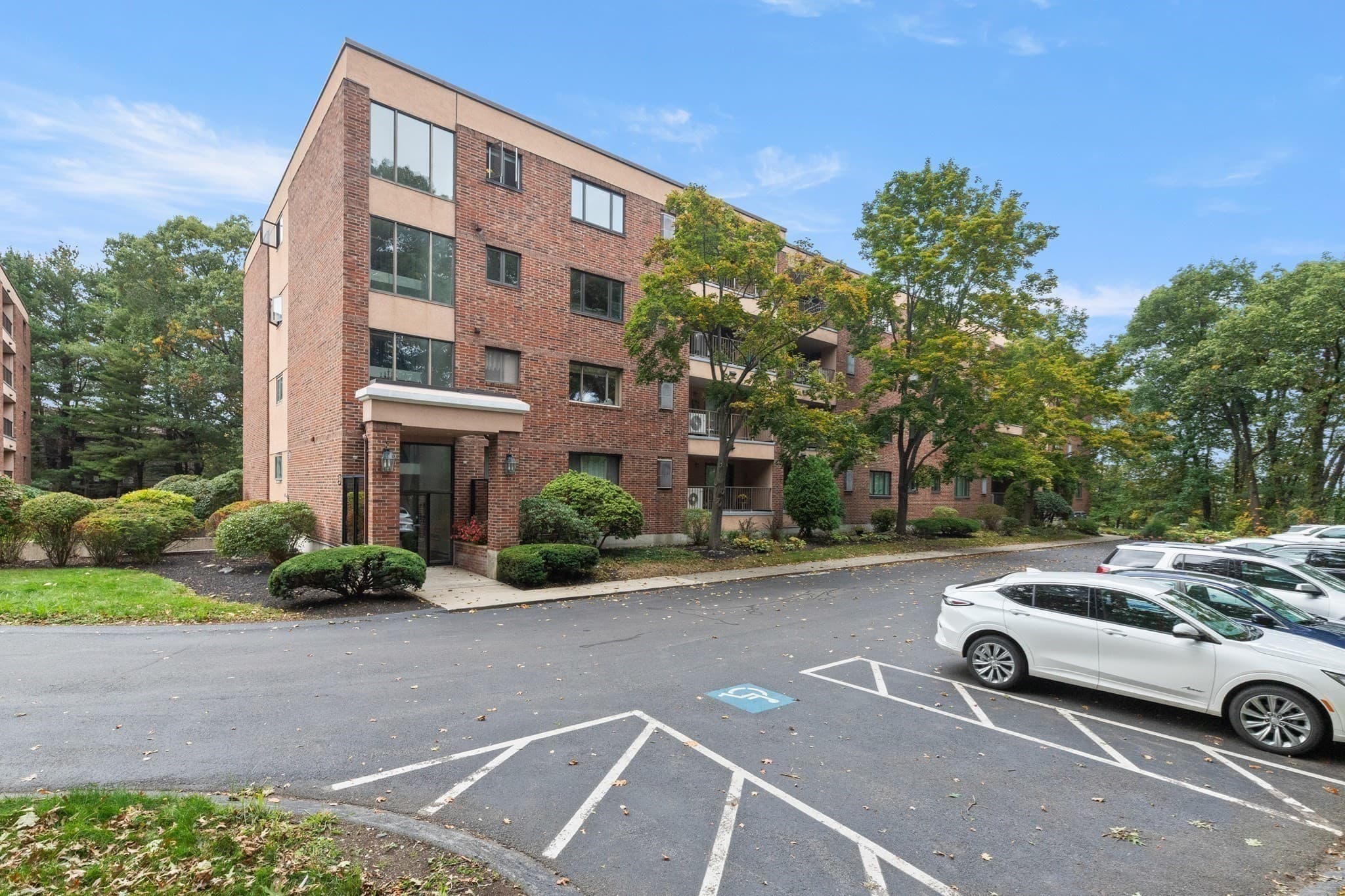 Condominium at 9 Ledgewood Way # 32, Peabody MA 01960, photo 3 of 34