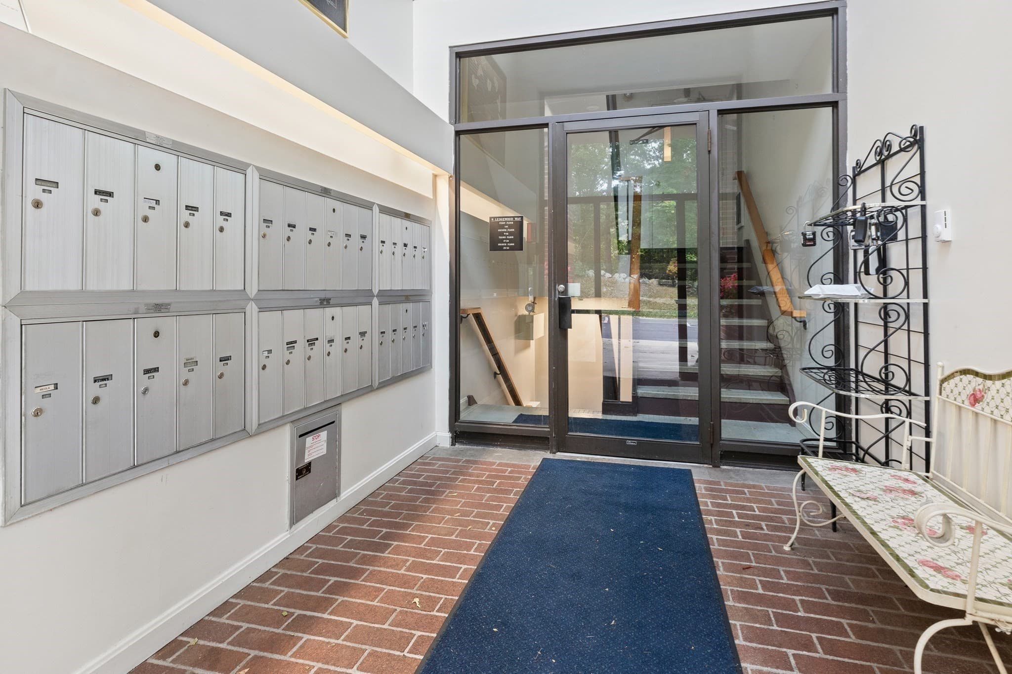 Condominium at 9 Ledgewood Way # 32, Peabody MA 01960, photo 5 of 34