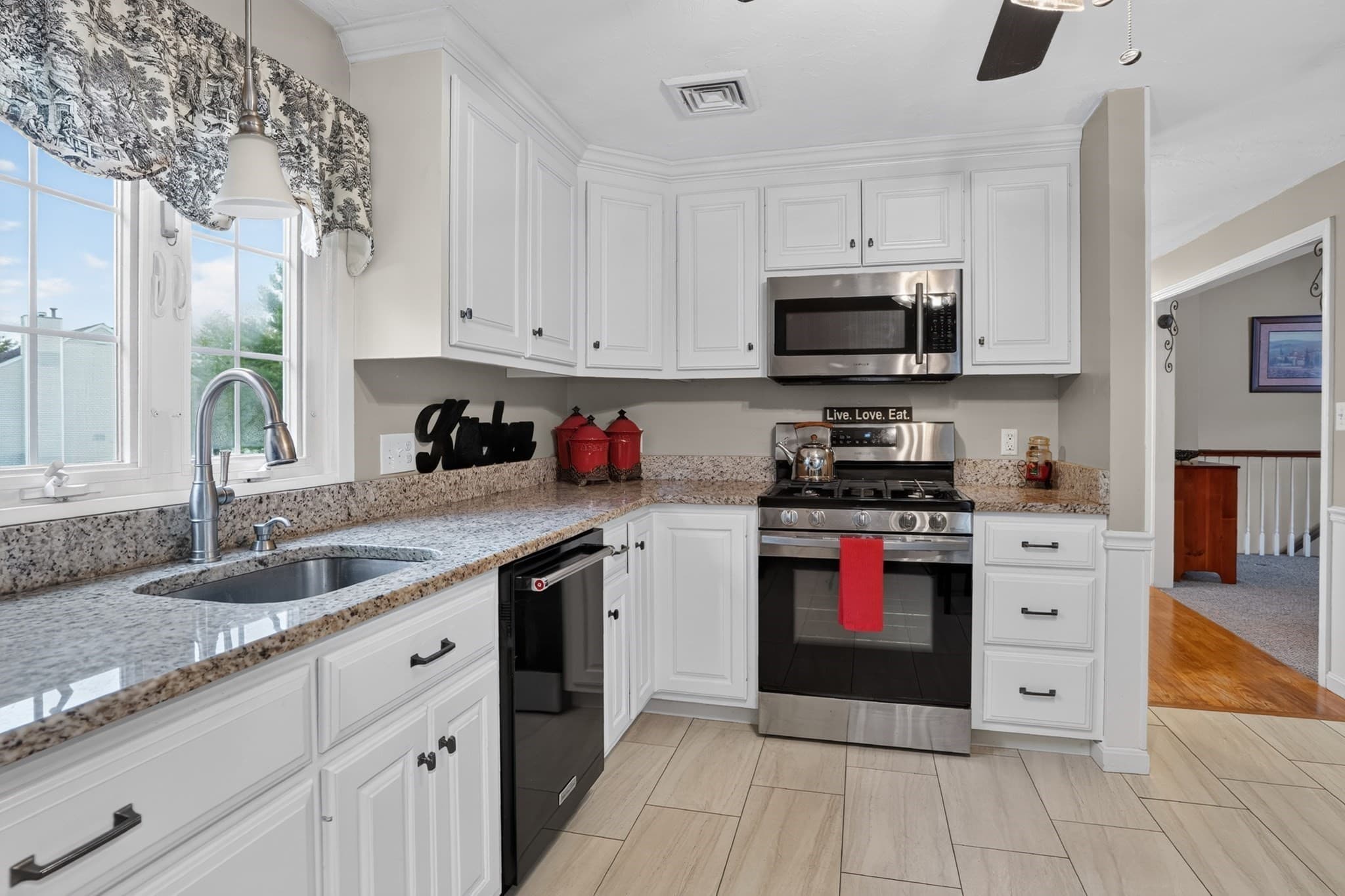 Single Family Residence at 675 Oak Street, Franklin MA 02038, Franklin, photo 6 of 27
