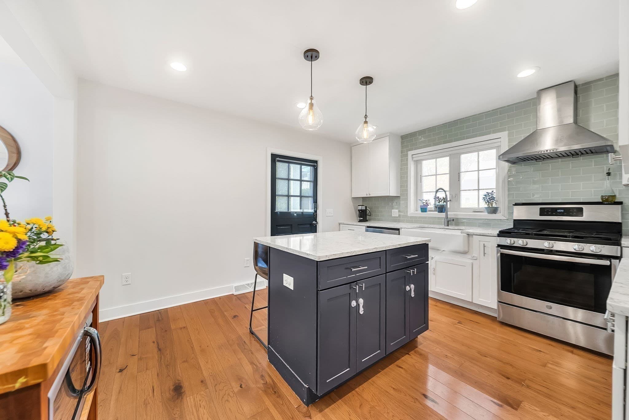 Single Family Residence at 86 Potter Rd, Waltham MA 02453, Waltham, photo 6 of 31