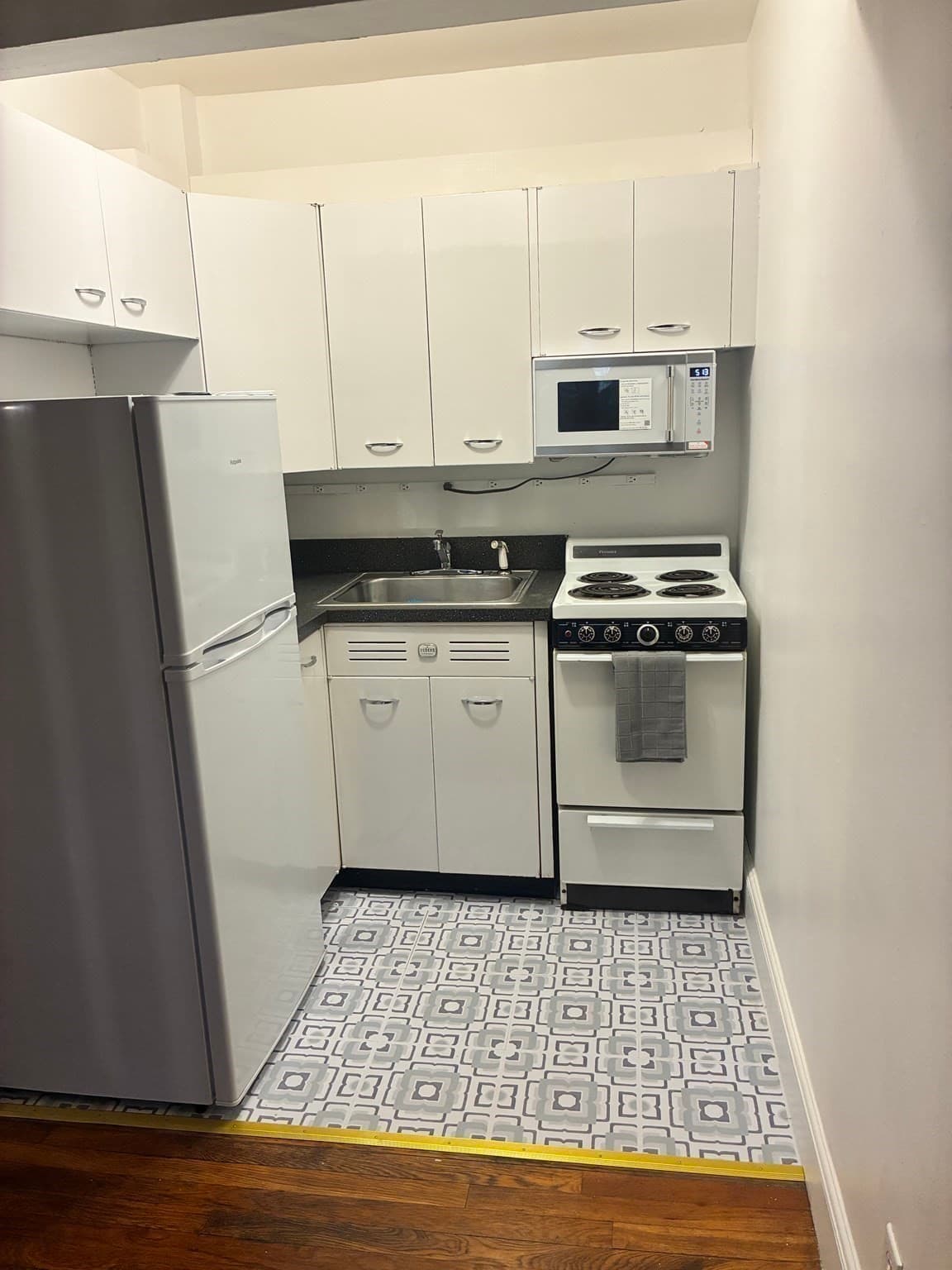 Condominium at 195 Thomas Burgin Parkway # 409, Quincy MA 02169, Quincy, photo 3 of 6