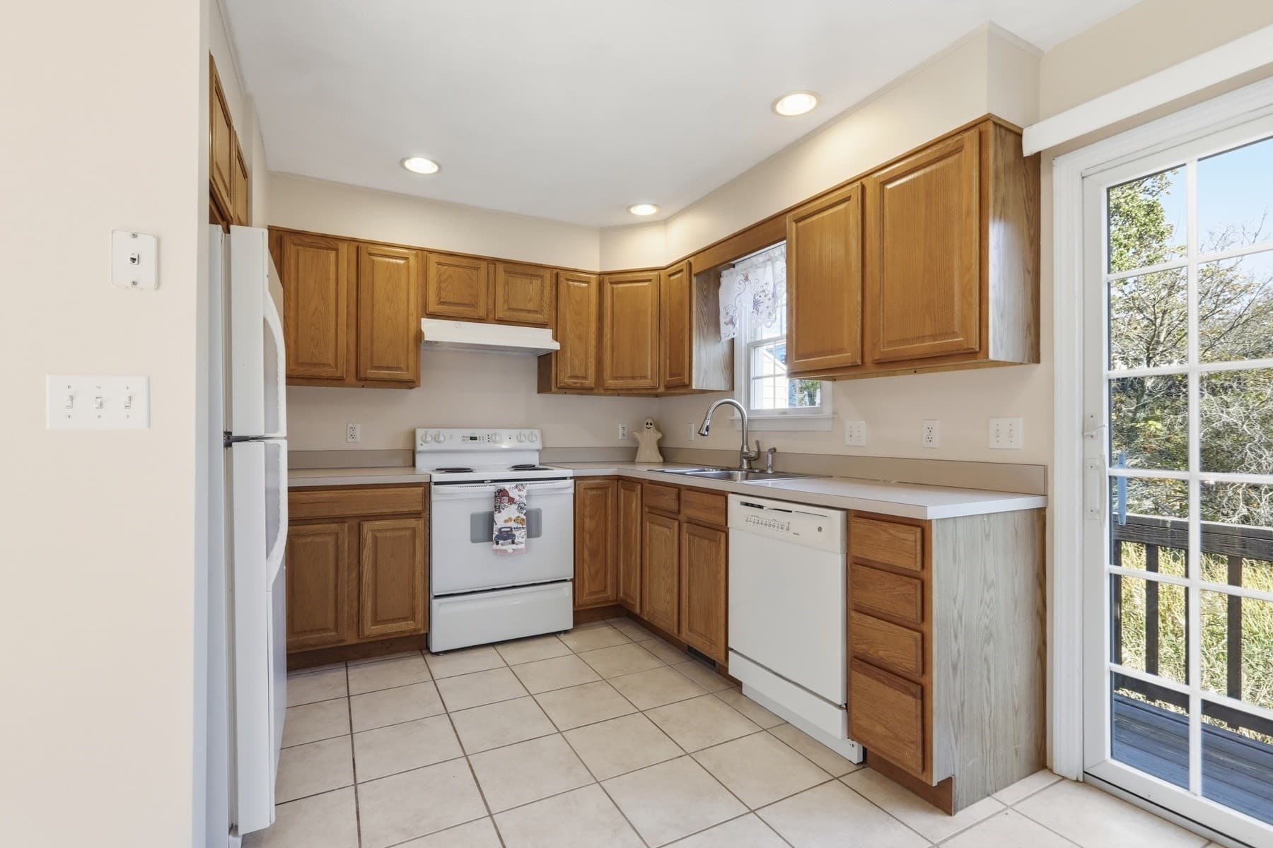 Condominium at 252 Albion St # 15, Wakefield MA 01880, photo 6 of 30