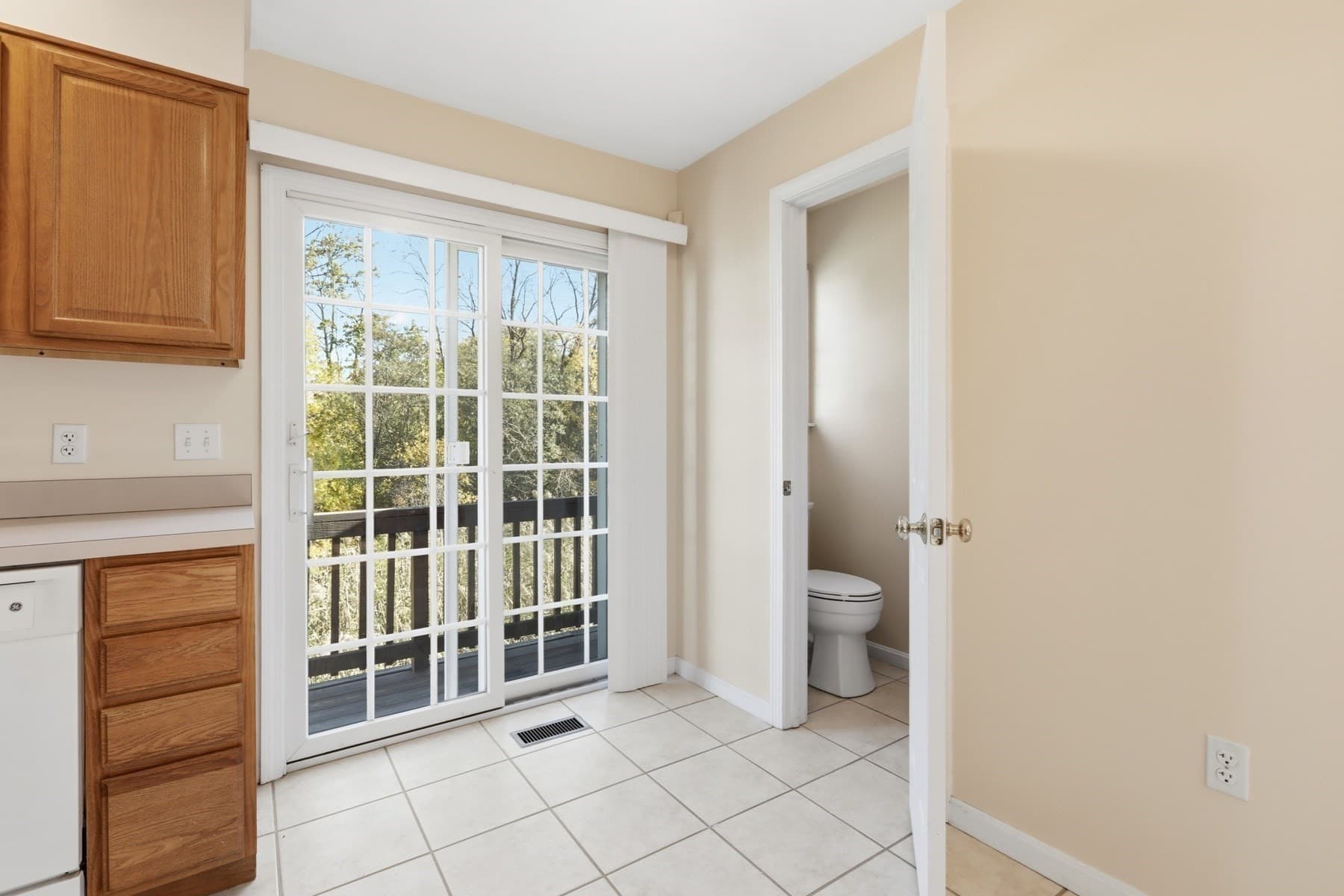 Condominium at 252 Albion St # 15, Wakefield MA 01880, photo 14 of 30