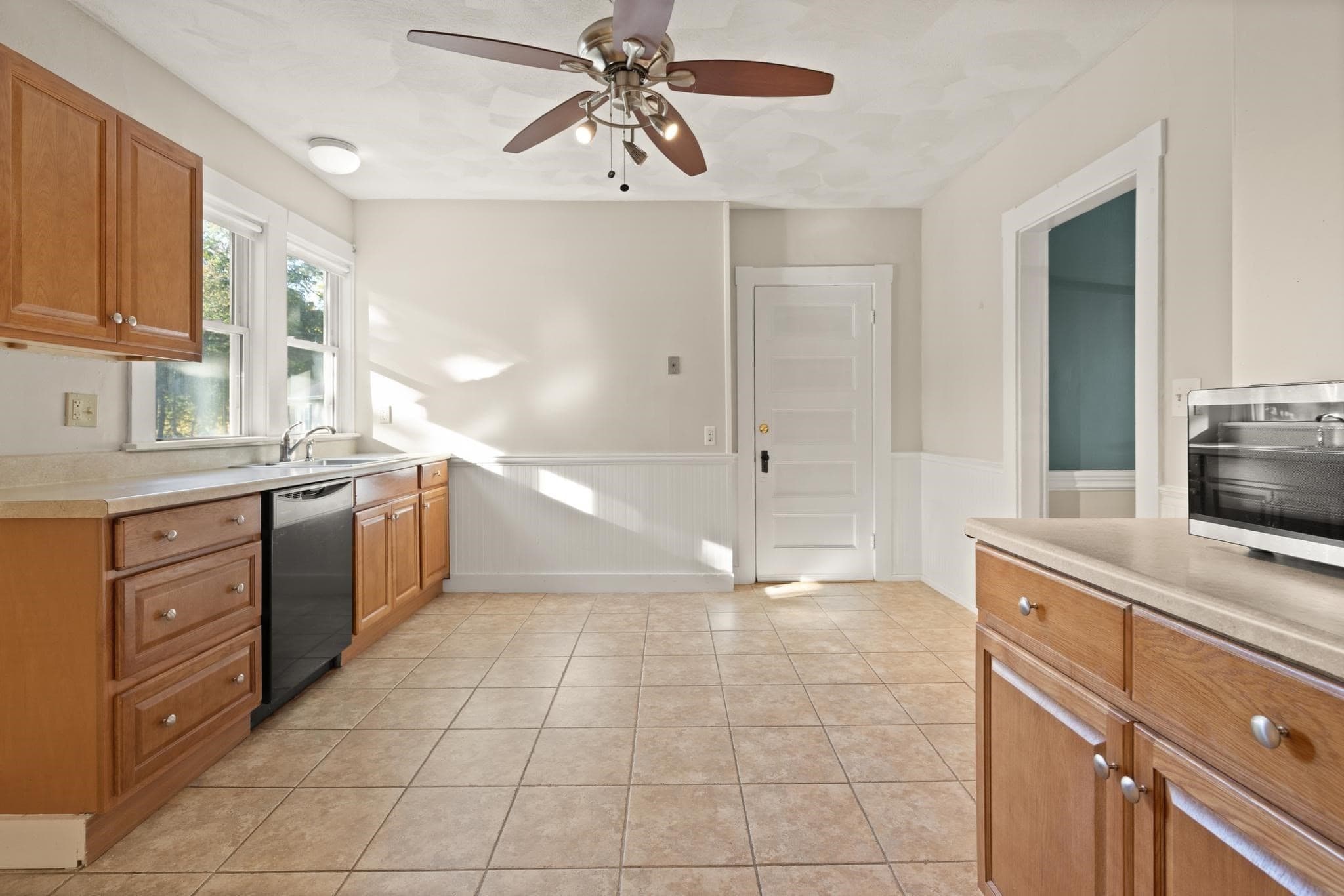 2 Family - 2 Units Up/Down at 12 Newbury St, Beverly MA 01915, photo 23 of 42
