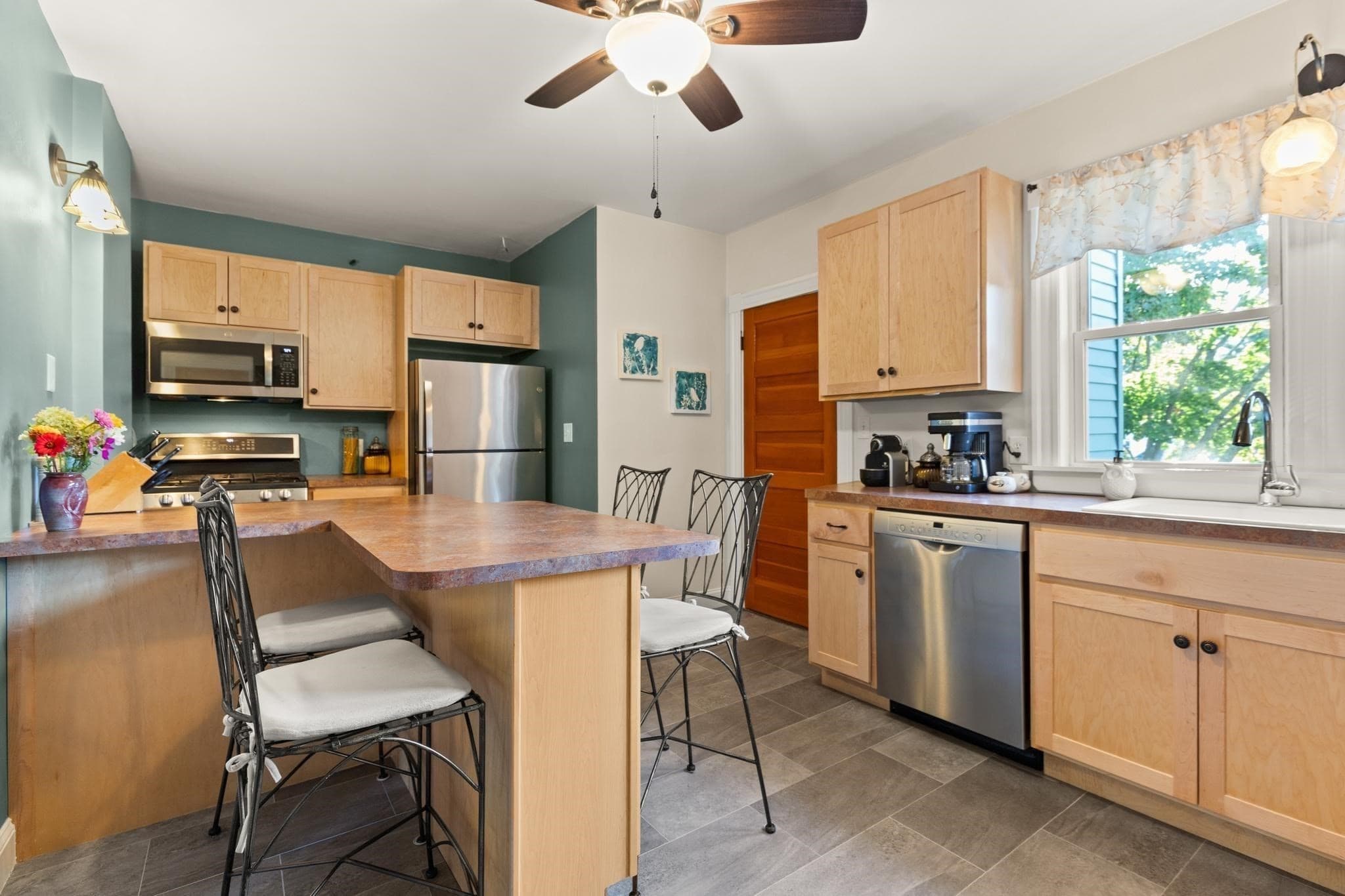 2 Family - 2 Units Up/Down at 12 Newbury St, Beverly MA 01915, photo 4 of 42