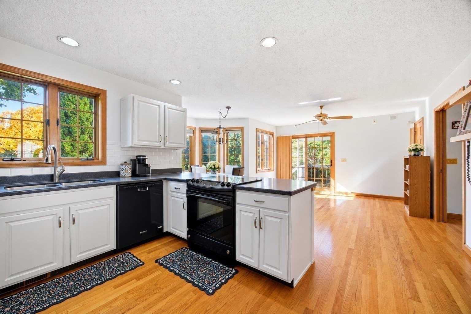 Single Family Residence at 15 Tamarack Dr, East Longmeadow MA 01028, photo 7 of 36