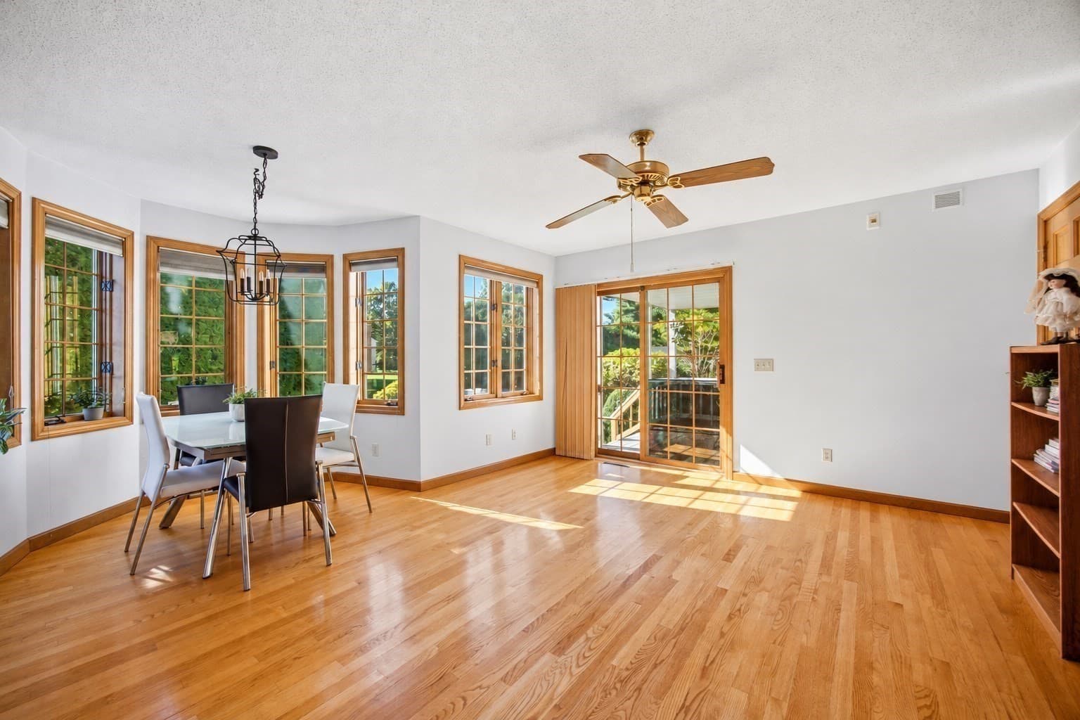 Single Family Residence at 15 Tamarack Dr, East Longmeadow MA 01028, photo 3 of 36