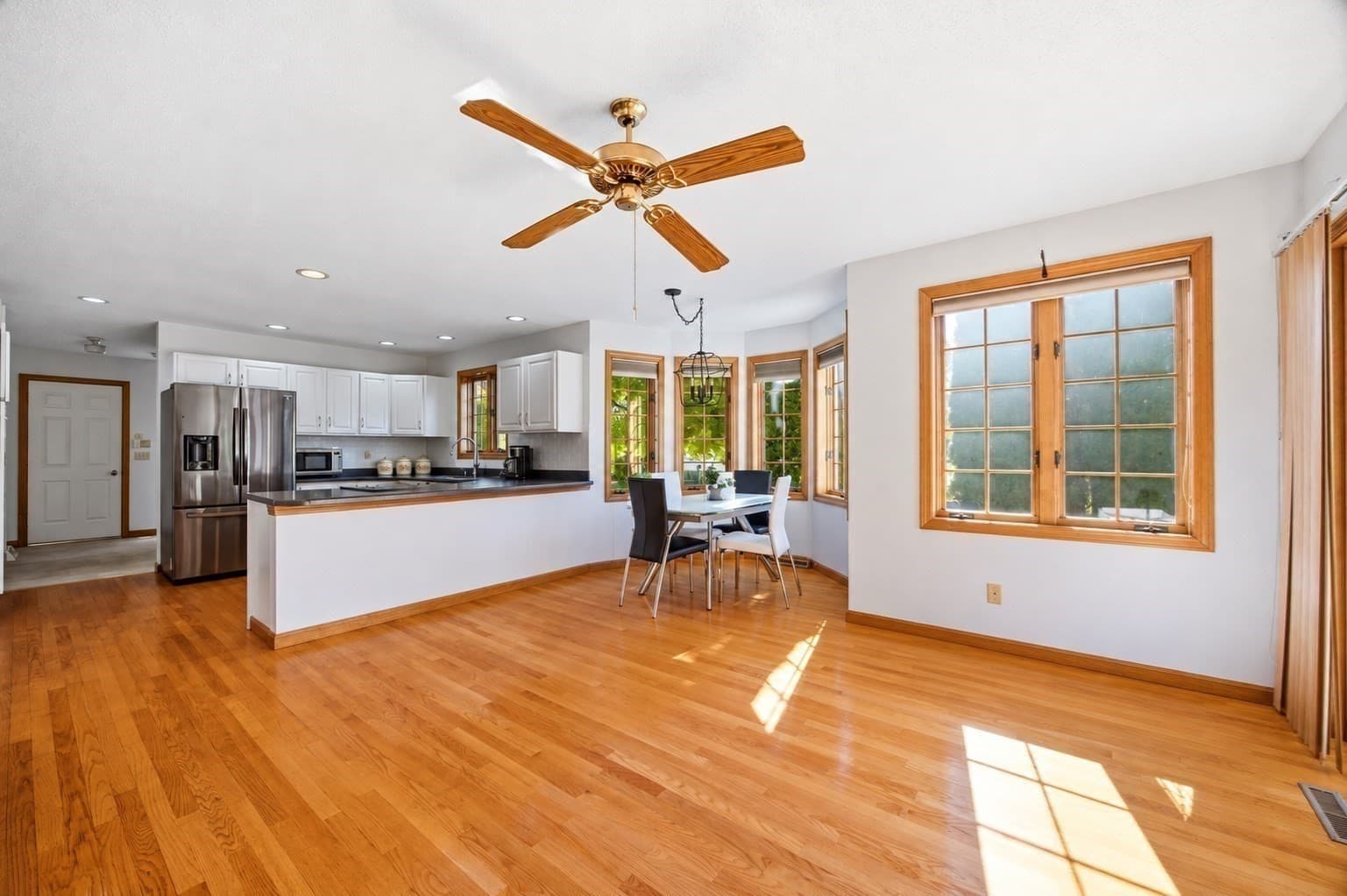 Single Family Residence at 15 Tamarack Dr, East Longmeadow MA 01028, photo 8 of 36