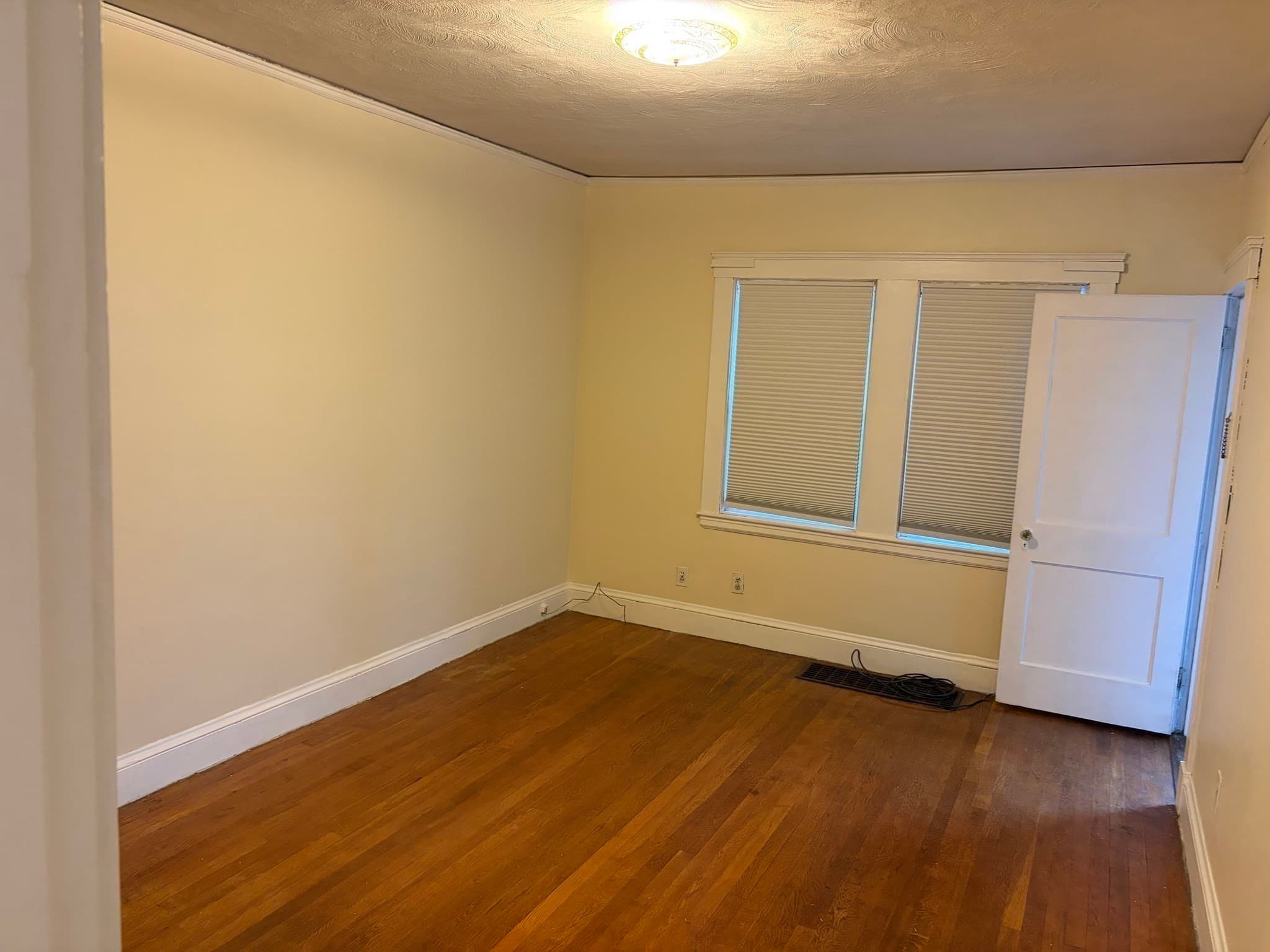 2 Family - 2 Units Up/Down at 32 Oak Street, Waltham MA 02453, Waltham, photo 5 of 14