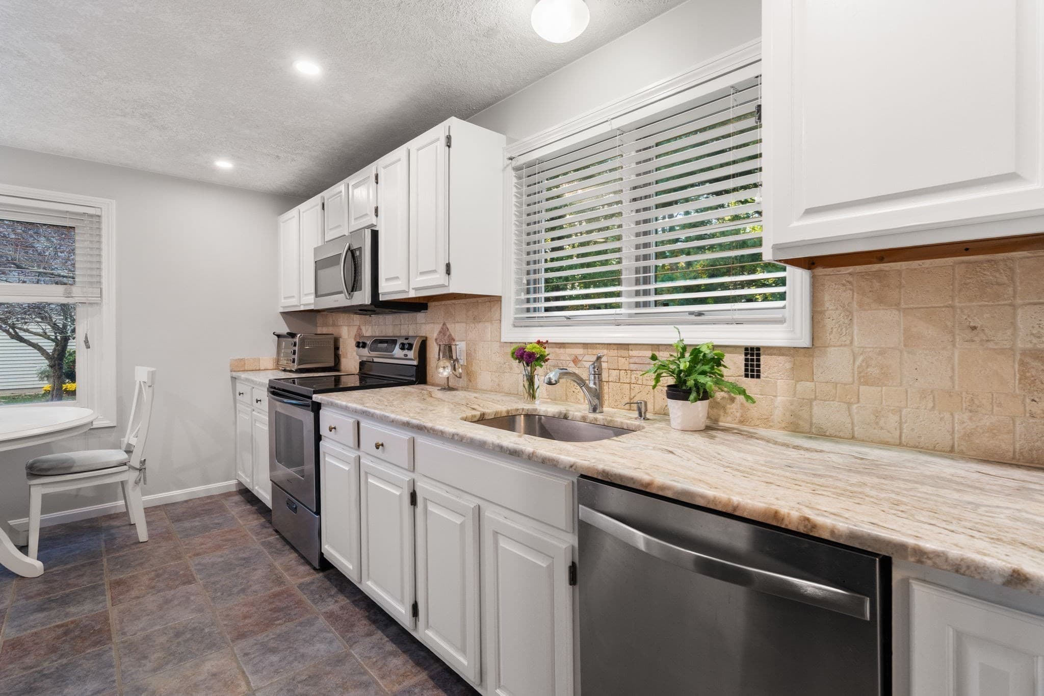 Condominium at 129 Stone Ridge Rd # 129, Franklin MA 02038, Franklin, photo 8 of 28
