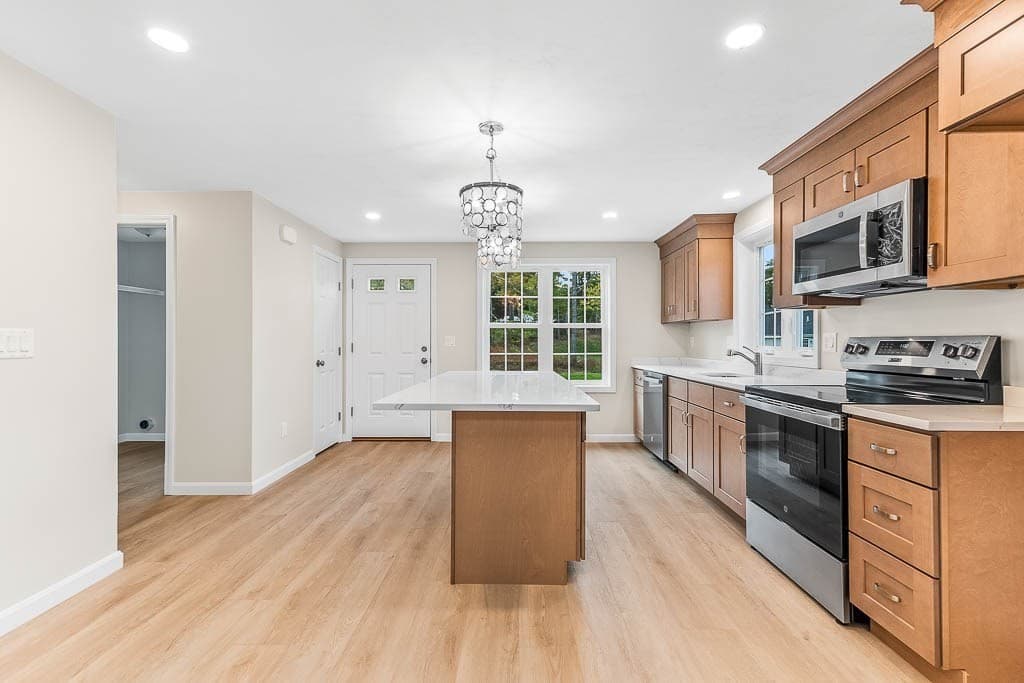 Single Family Residence at 39 Bumblebee Dr., Plymouth MA 02360, Plymouth, photo 6 of 25