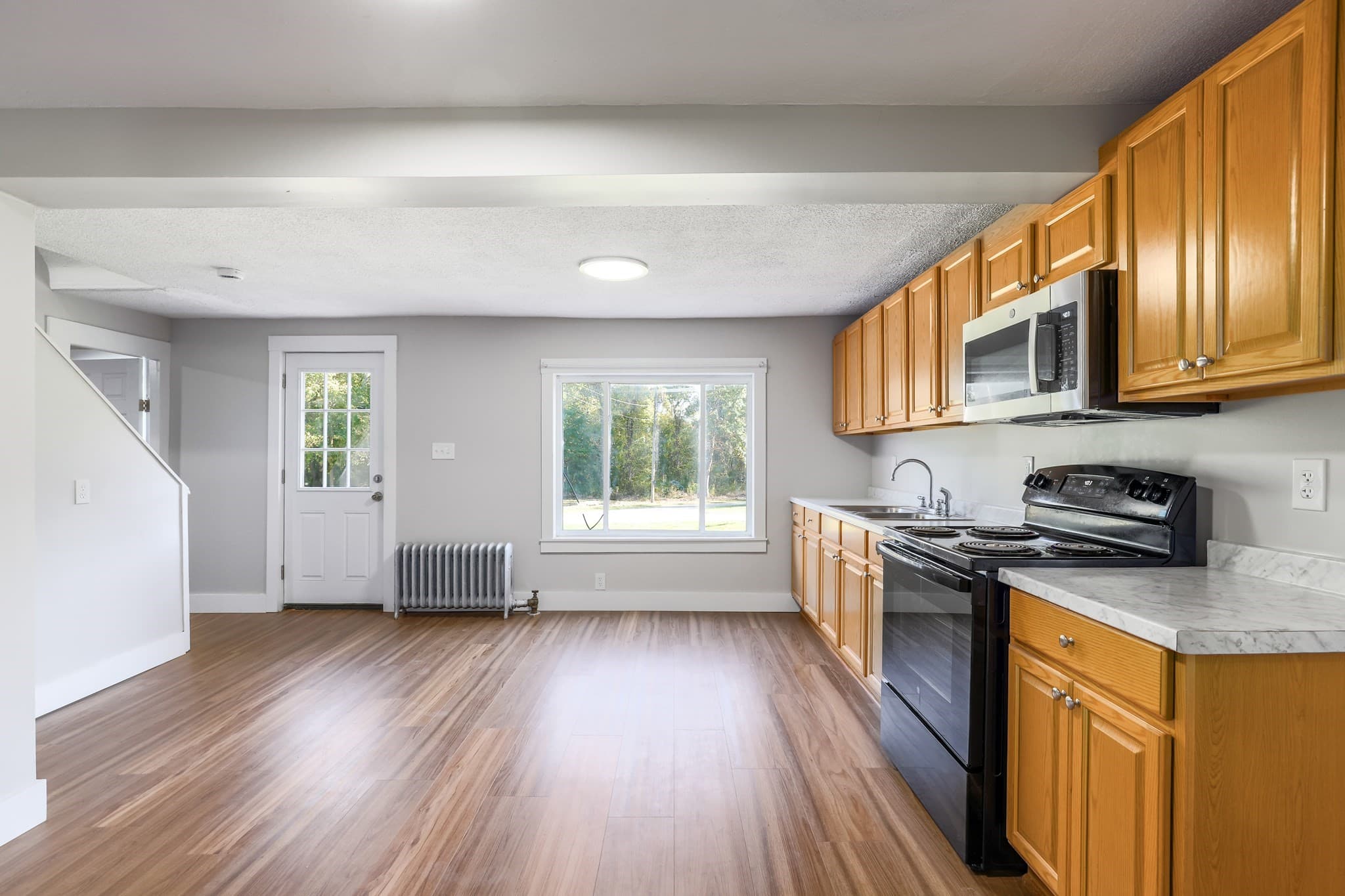 Single Family Residence at 231 Millbury St, Auburn MA 01501, Auburn, photo 3 of 42