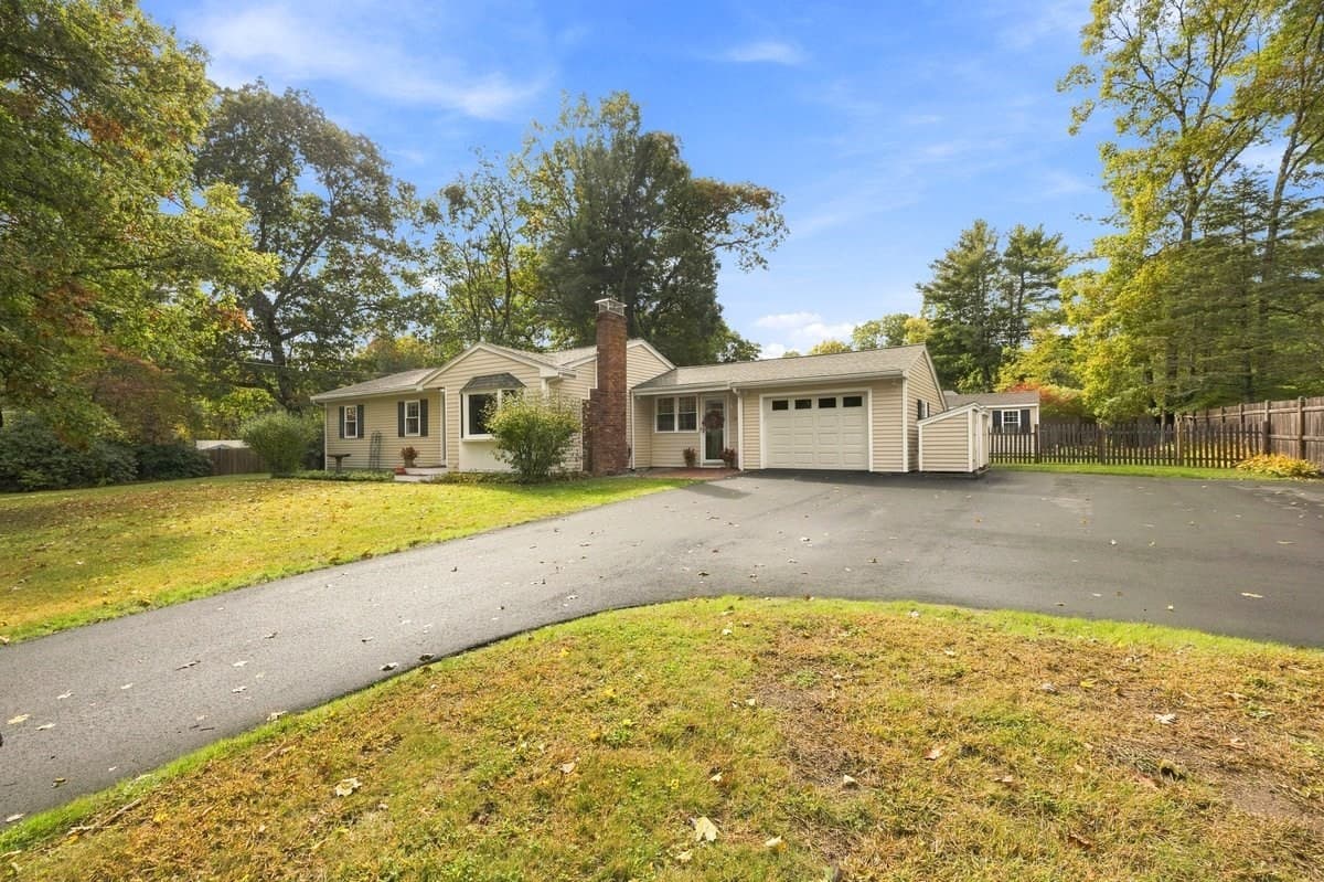 Single Family Residence at 59 Brook Bend Rd, Hanover MA 02339, photo 6 of 42