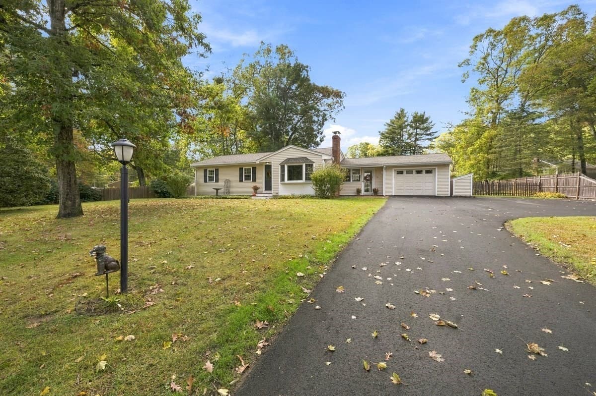 59 Brook Bend Rd, Hanover MA 02339