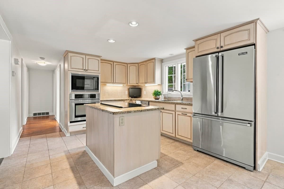 Single Family Residence at 59 Brook Bend Rd, Hanover MA 02339, photo 15 of 42