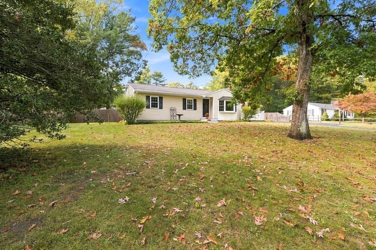 Single Family Residence at 59 Brook Bend Rd, Hanover MA 02339, photo 4 of 42