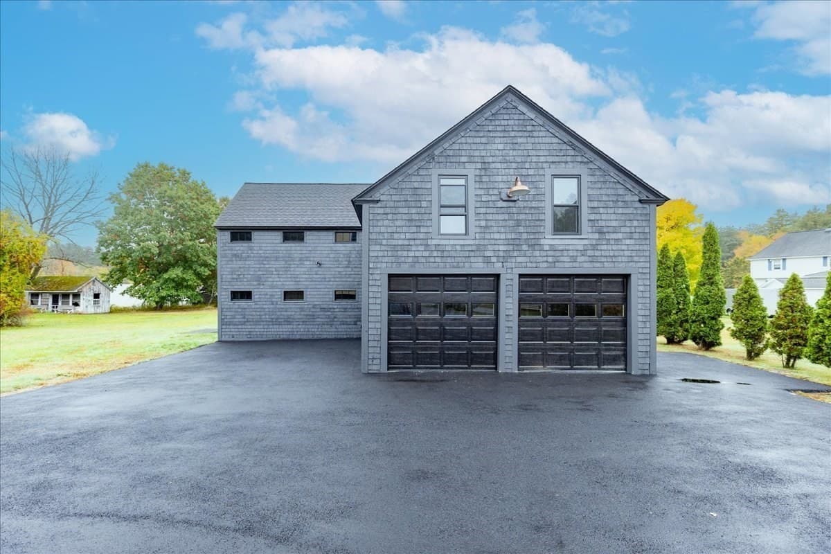 Single Family Residence at 137 Hampshire Rd, Methuen MA 01844, photo 28 of 42