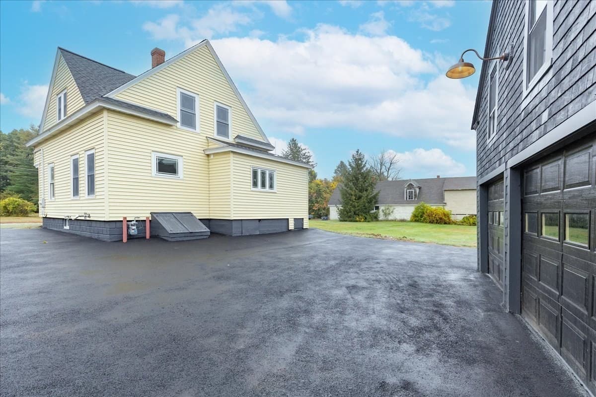 Single Family Residence at 137 Hampshire Rd, Methuen MA 01844, photo 30 of 42