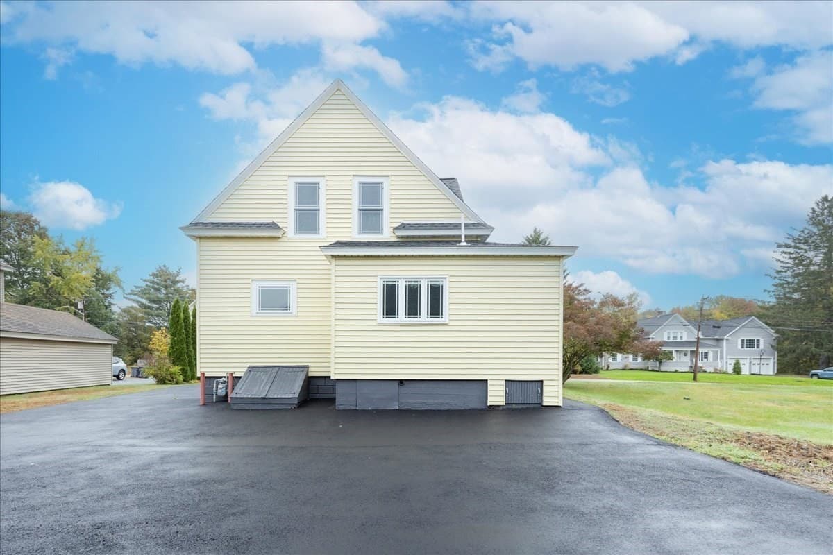 Single Family Residence at 137 Hampshire Rd, Methuen MA 01844, photo 31 of 42