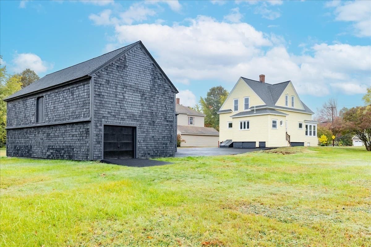 Single Family Residence at 137 Hampshire Rd, Methuen MA 01844, photo 29 of 42